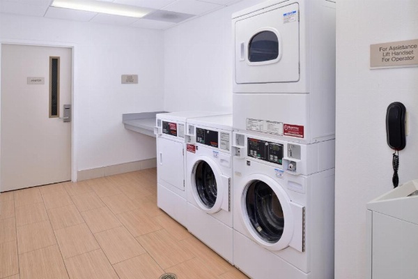 SpringHill Suites by Marriott Corona Riverside image 15